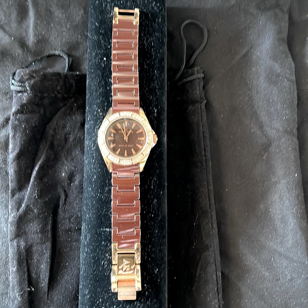ANNE KLEIN incredibly beautiful and classy!!! Gold/brown surrounded in crystals!